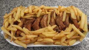 COSTELA FRITA COM BATATA FRITA